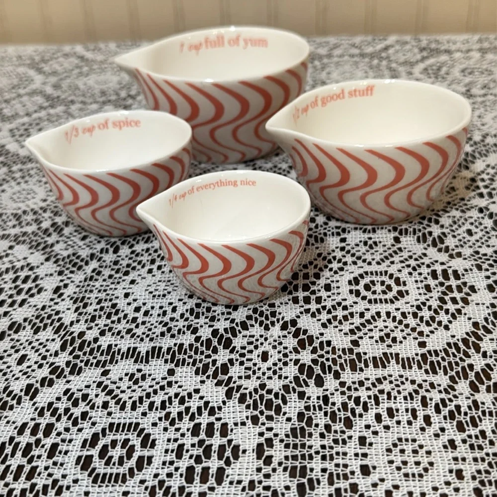 NEW Set of 4 Ceramic Nesting Measuring Cups Pink Swirl Design
